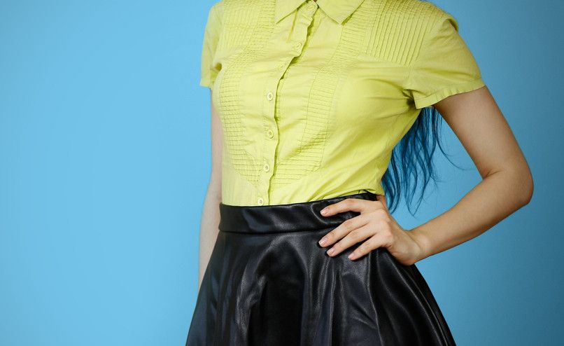 How to combine a leather skirt?