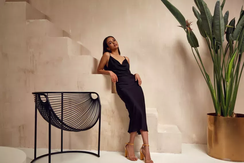 How to combine sandals with a dress or skirt