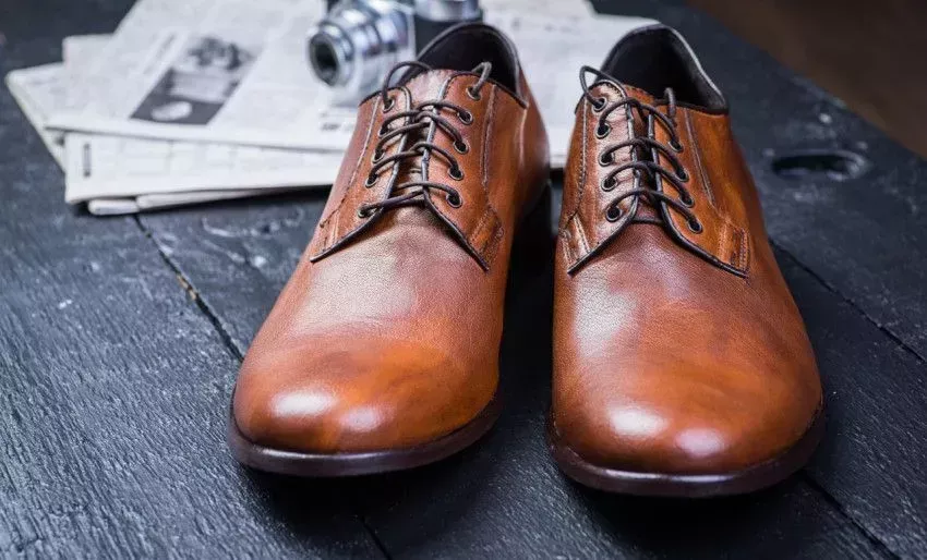 How to polish shoes the right way