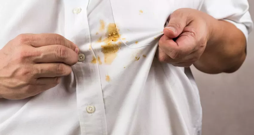 How to remove stains from a white garment