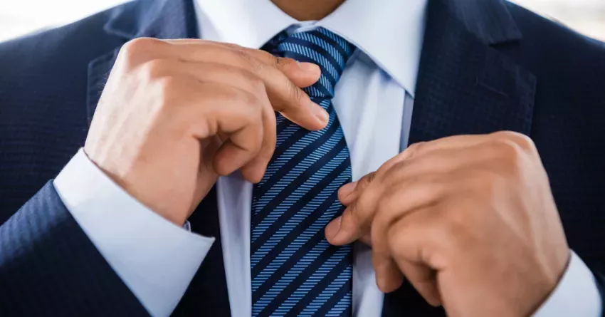 How to tie a tie