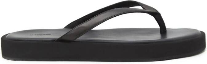 12 STOREEZ thing-strap leather flip-flops Black