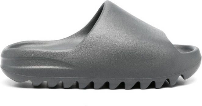 Adidas Yeezy chunky round-toe slides Grey
