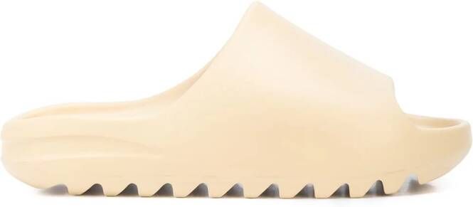 Adidas Yeezy "Desert Sand" foam slides Neutrals