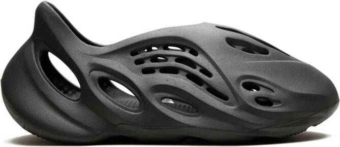 Adidas Yeezy Foam Runner "Carbon" sandals Black