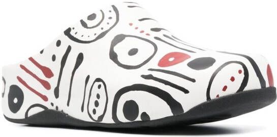 10 CORSO COMO x Fitflop SHUV clogs White