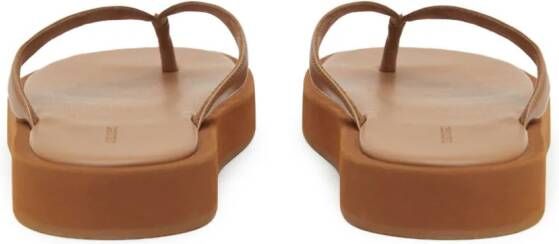 12 STOREEZ thong-strap leather flip-flops Brown