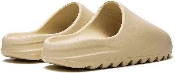 adidas Yeezy "Bone (2022 Restock)" slides Brown