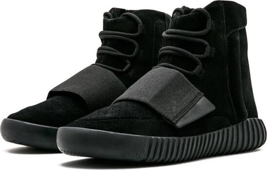 adidas Yeezy Boost 750 "Triple Black" sneakers