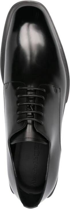 Alexander McQueen logo-plaque leather derby shoes Black