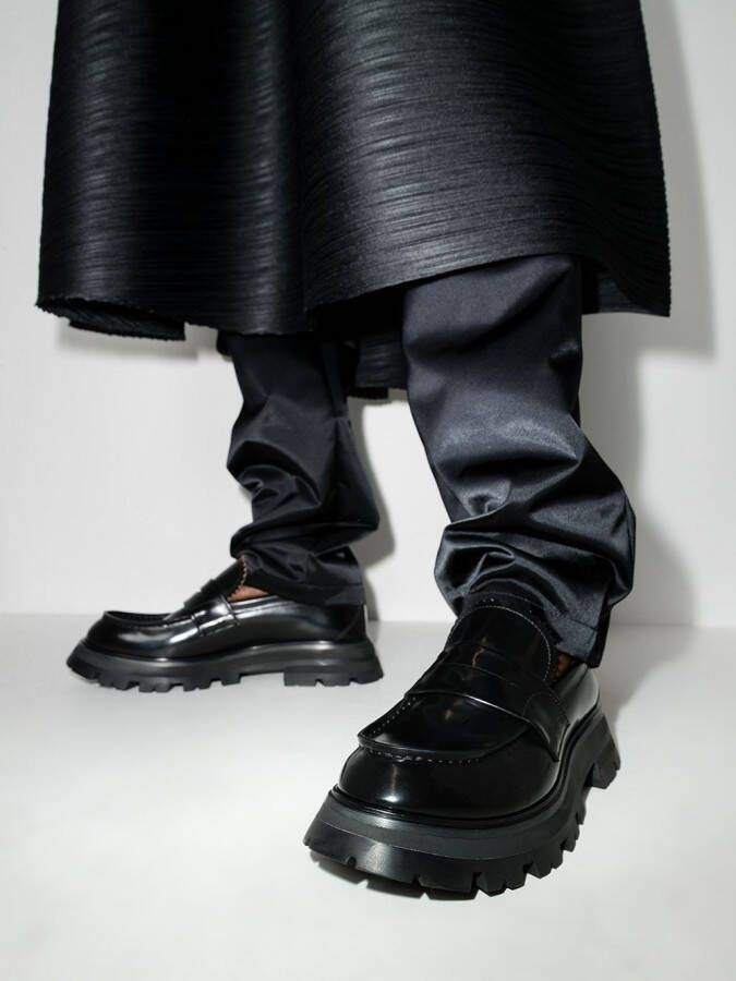 Alexander McQueen Wander leather loafers Black