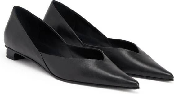 AMI Paris pointed flat leather pumps Black