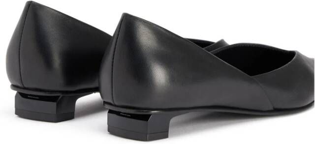 AMI Paris pointed flat leather pumps Black