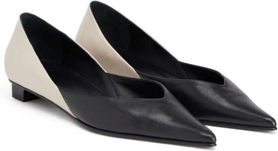 AMI Paris pointed flat leather pumps Black