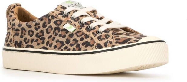 Cariuma OCA low-top leopard print suede sneakers Brown