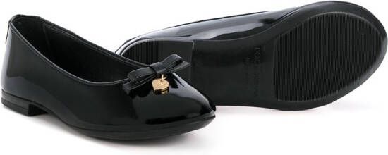 Dolce & Gabbana Kids logo-charm ballerina shoes Black