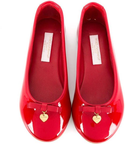 Dolce & Gabbana Kids logo-charm ballerina shoes Red