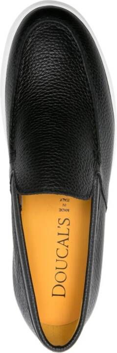 Doucal's slip-on leather loafers Black