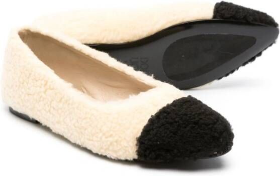 Douuod Kids fleece-texture flat ballerina shoes Neutrals