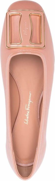 Ferragamo embossed-logo plaque ballerina shoes Pink