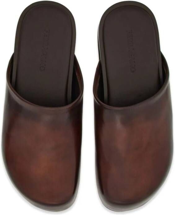Ferragamo round-toe leather slippers Brown