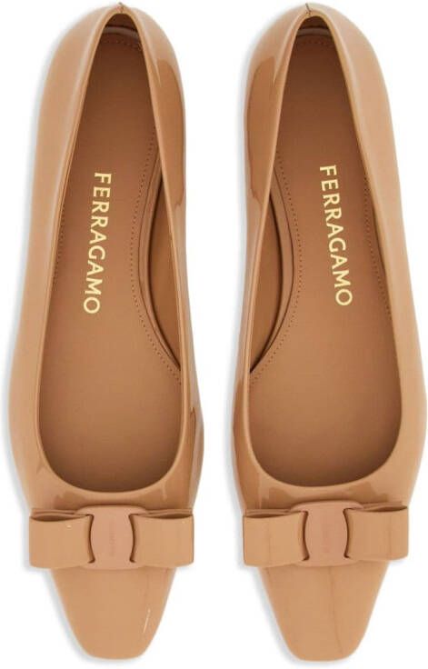 Ferragamo Vara bow-detail ballerina shoes Neutrals