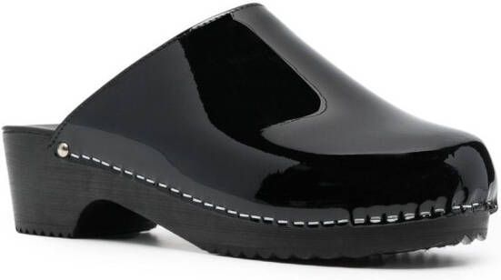 FIGURE DECORATIVE patent-leather clogs Black