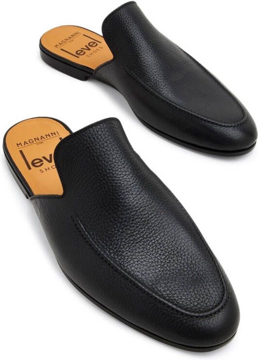 Magnanni Boltisburg slip-on leather loafers Black