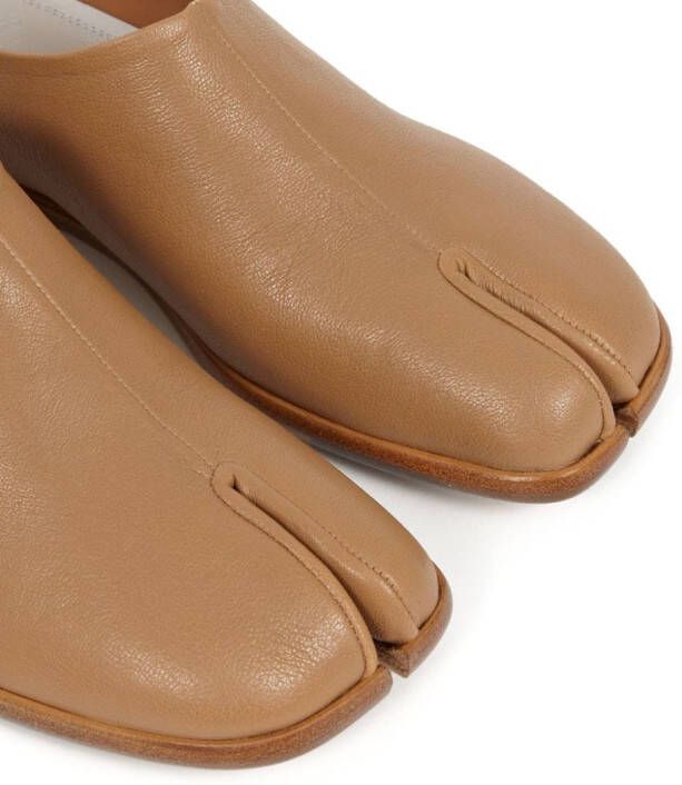 Maison Margiela Tabi leather babouche shoes Brown