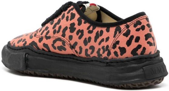 Maison Mihara Yasuhiro leopard-print low-top sneakers Pink