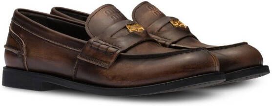 Miu logo-embossed leather penny loafers Brown