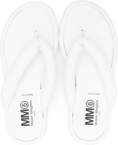 MM6 Maison Margiela Kids logo-print leather flip flops White