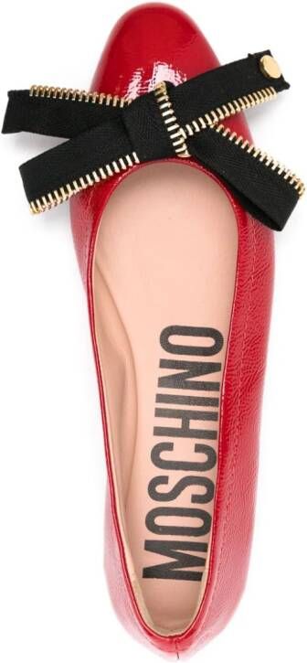 Moschino bow-detail patent ballerina shoes Red