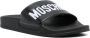 Moschino embossed-logo flat slides Black - Thumbnail 2