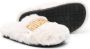 Moschino Kids logo-plaque faux-fur slippers White - Thumbnail 2