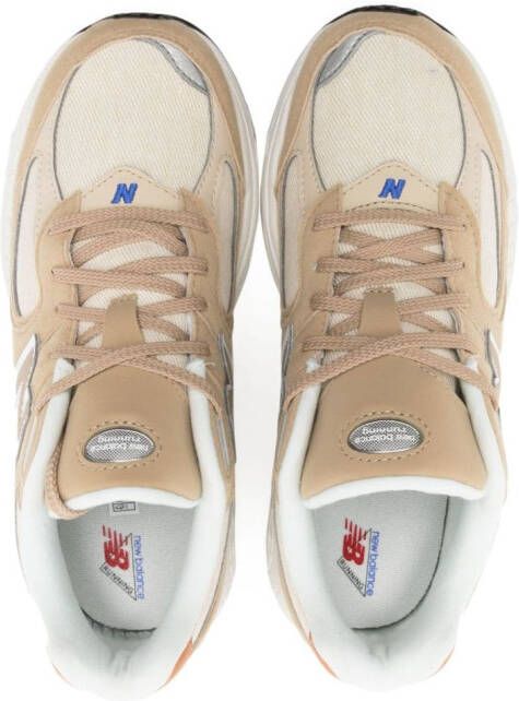 New Balance Kids 2002 lace-up sneakers Brown