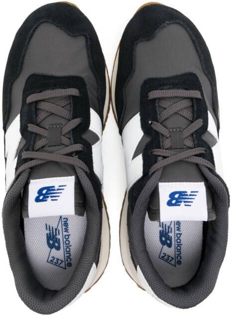 New Balance Kids logo-print low-top sneakers Blue