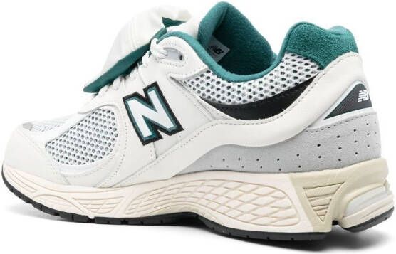 New Balance M2002 low-top sneakers White