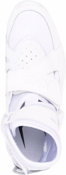 Nike Carnivore logo-print sneakers White