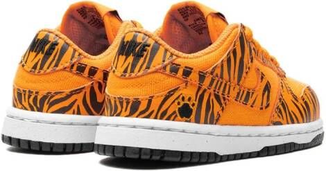 Nike Kids Dunk Low "Tiger Stripes" sneakers Orange