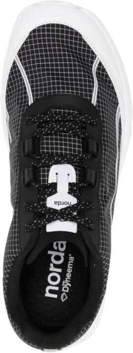 norda 002 grid-pattern low-top sneakers Black