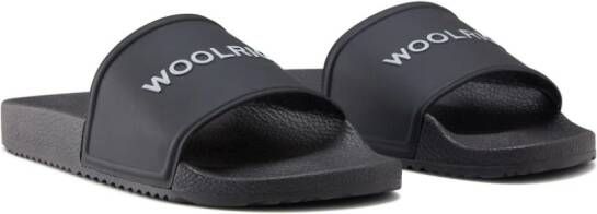 Woolrich logo-embossed flip flops Black