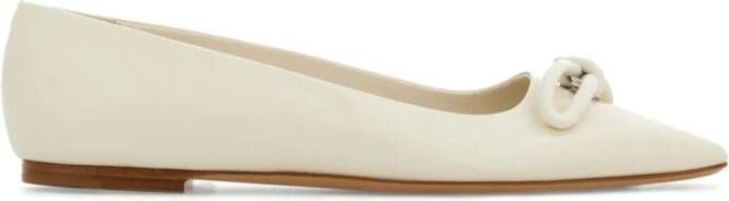 Ferragamo knot-detail patent-leather ballerina shoes White