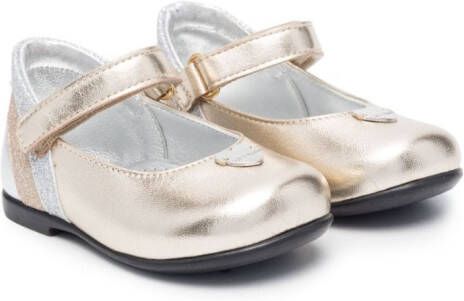 Monnalisa logo-plaque metallic ballerina shoes Gold