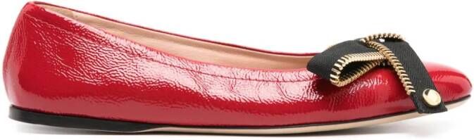 Moschino bow-detail patent ballerina shoes Red