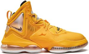 Nike LeBron 19 high-top sneakers Orange