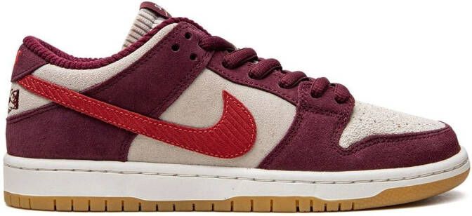 Nike SB Dunk Low "Skate Like A Girl" sneakers Red