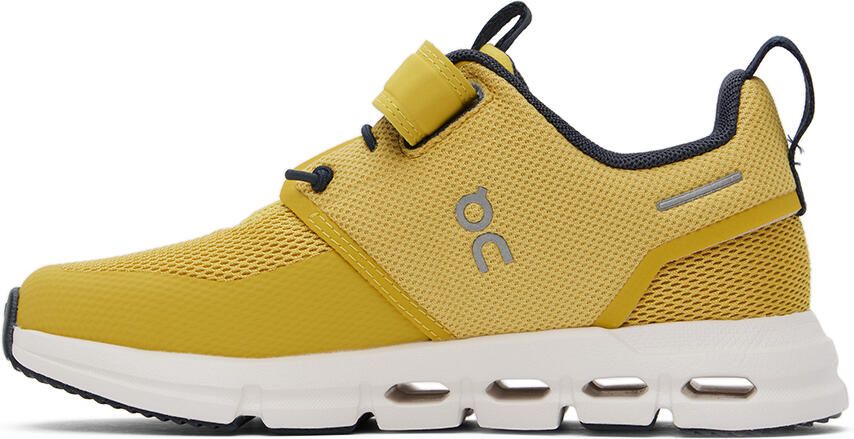 On Kids Yellow Cloud Play Little Kids Sneakers - Picture 3