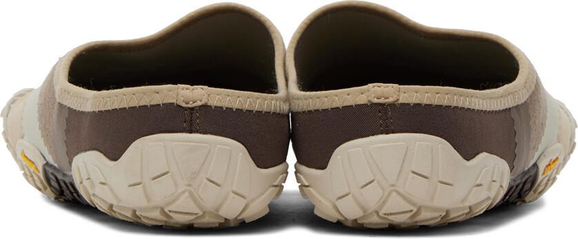 TAKAHIROMIYASHITA TheSoloist. Beige & Gray Suicoke Edition FiveFingers Sneakers