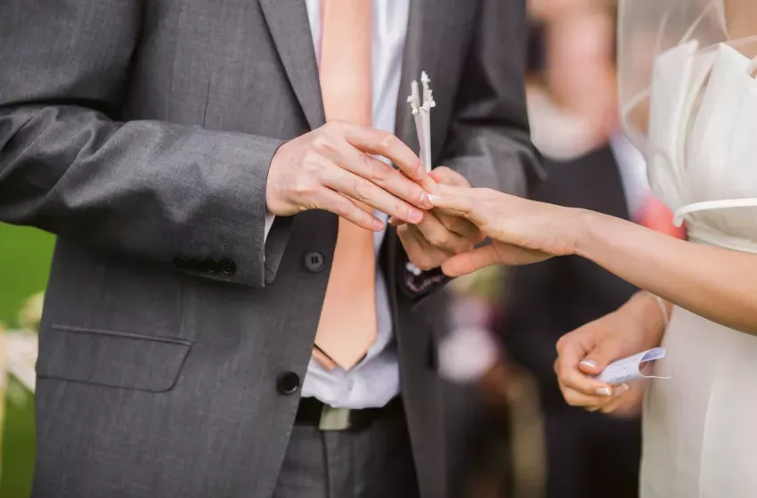 The belt with your wedding suit: how to get a perfect match?